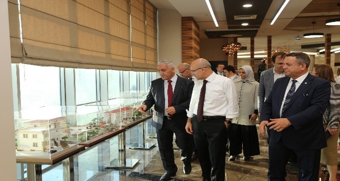 Blog yazısı Başbakan Yardımcısı Şimşek Merinos Halıyı Ziyaret Ettiiçin resim